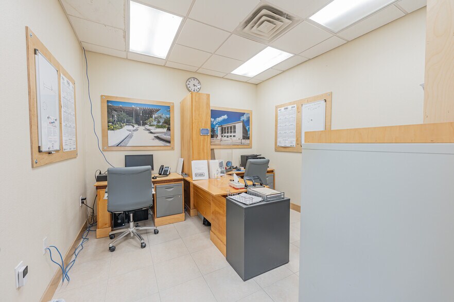 More Photos Of 4451 8th Ave S, Saint Petersburg Manufacturing For Lease