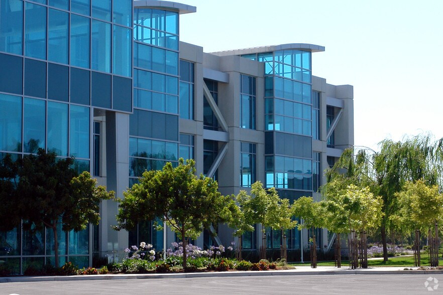 More Photos Of 2000 Seaport Blvd, Redwood City Unknown For Lease