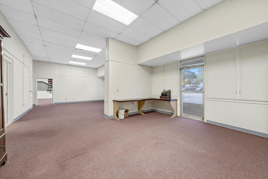 More Photos Of 107 W Main St, Cameron Storefront Retail Office For Lease