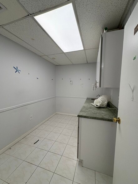 More Photos Of 3092 51st St, Woodside Storefront For Lease