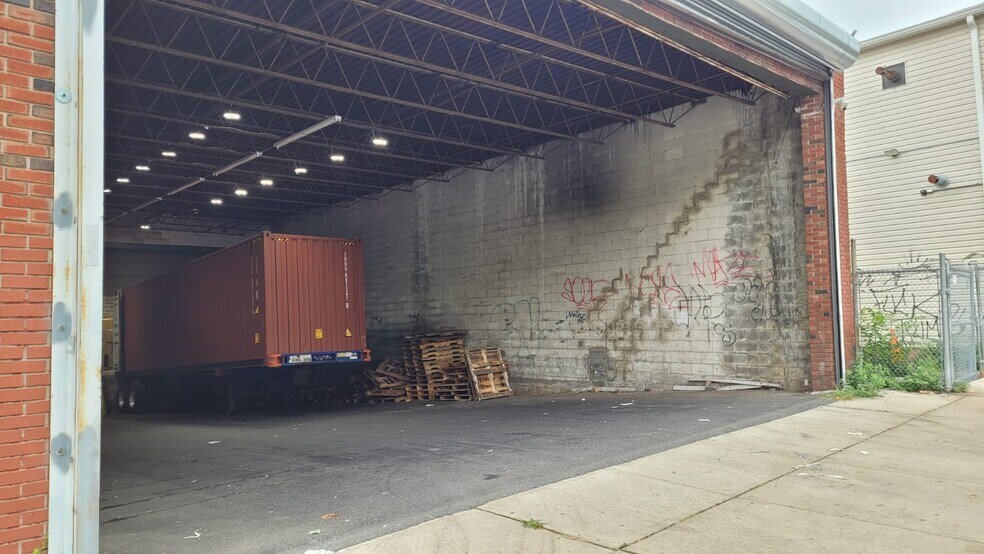 More Photos Of 293-309 Marshall St, Paterson Warehouse For Lease