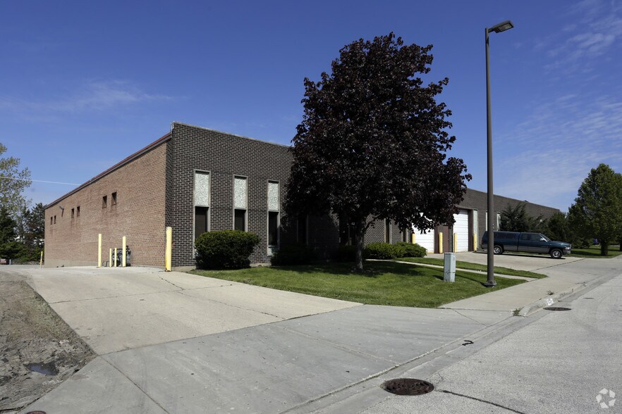 More Photos Of 740-742 Lively Blvd, Elk Grove Village Manufacturing For Sale