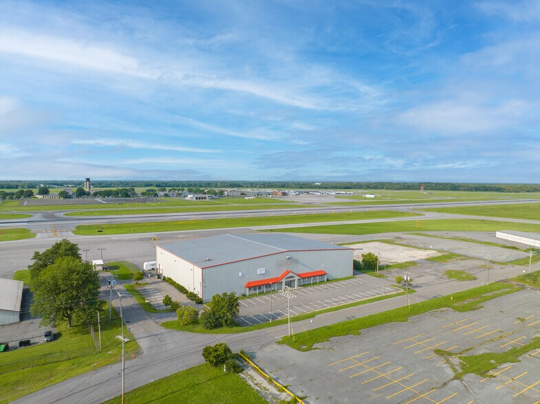 More Photos Of 211 Tuskegee Rd, Syracuse Airplane Hangar For Lease