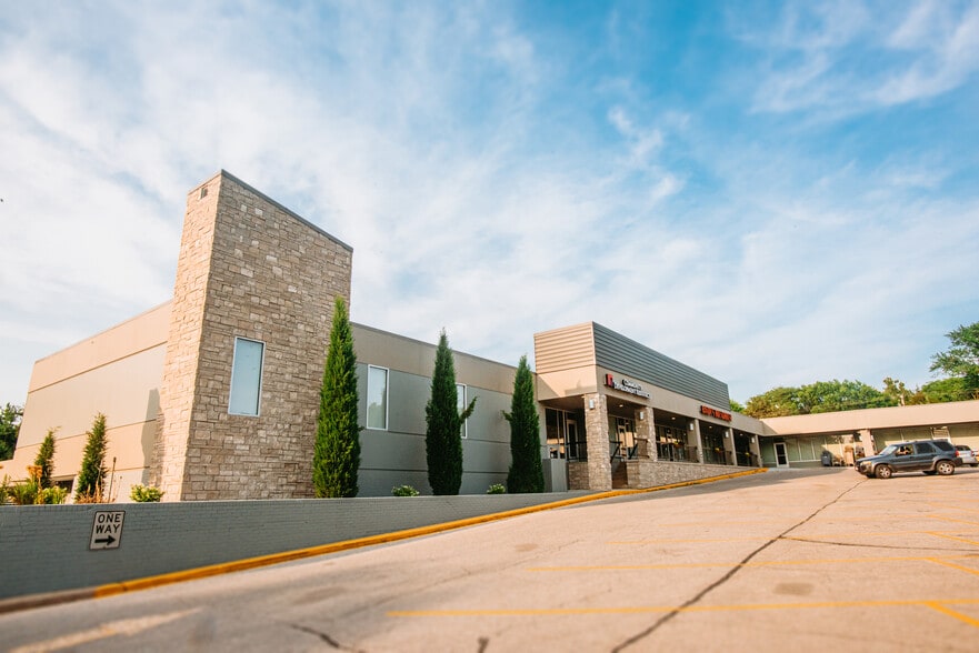 More Photos Of 820-836 N 70th St, Lincoln Storefront For Lease