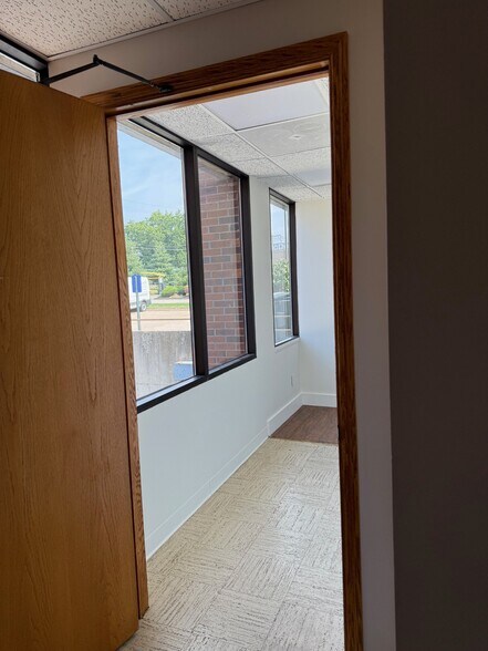 More Photos Of 244 E US Highway 69, Claycomo Office For Lease