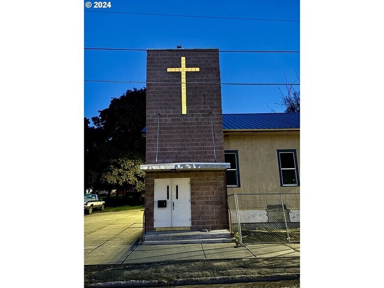 More Photos Of 1839 3rd St, Baker City Religious Facility For Sale
