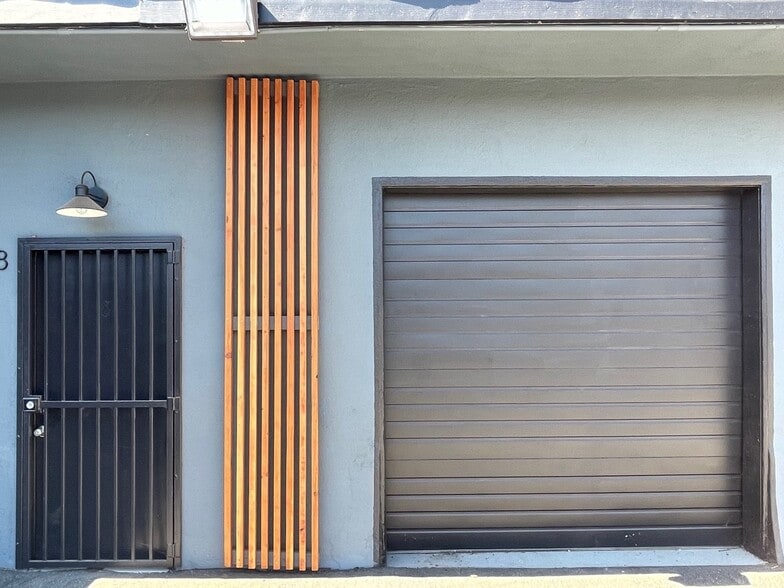 More Photos Of 15922 Strathern St, Van Nuys Warehouse For Lease