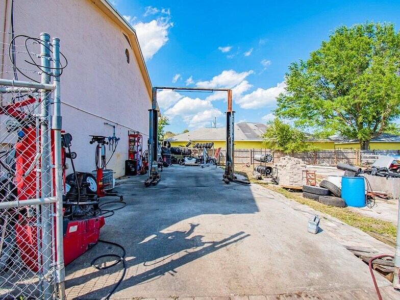 More Photos Of 5720 US Highway 1, Vero Beach Auto Repair For Sale