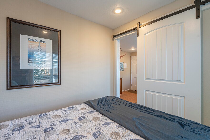 More Photos Of 25 NE Clarke St, Depoe Bay Specialty For Sale