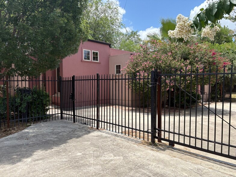 More Photos Of 146 Babcock Rd, San Antonio Office For Sale