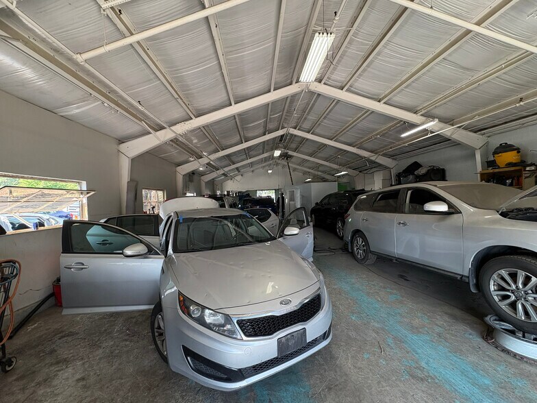 More Photos Of 4893-4895 Washington St, Denver Warehouse For Lease