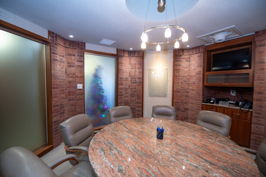 More Photos Of 515 Kimbark St, Longmont Office For Lease