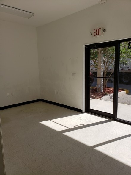 More Photos Of 5250-5275 Giron Cir, Kissimmee Unknown For Lease