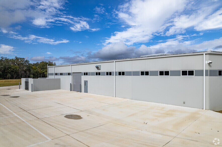 More Photos Of 2678 Richmond Ave, Sanford Distribution For Lease