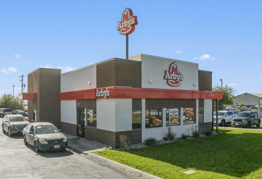 Primary Photo Of 594 N Overland Ave, Burley Fast Food For Sale