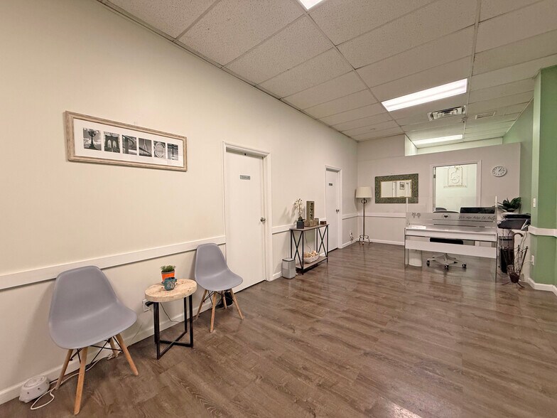 More Photos Of 4322 50th St, Woodside Medical For Lease