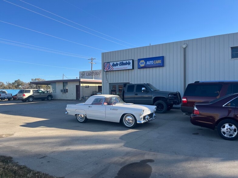 More Photos Of 522 N 8th St, Salina Specialty For Sale