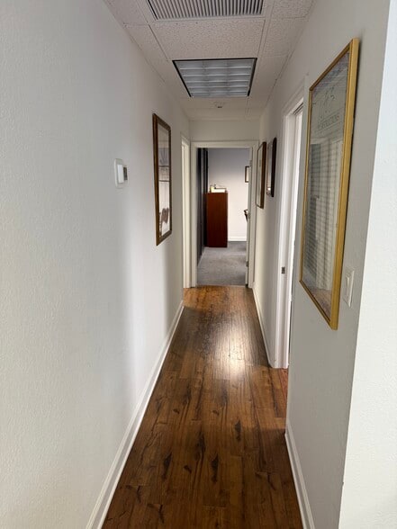 More Photos Of 2477 Stickney Point Rd, Sarasota Office For Lease