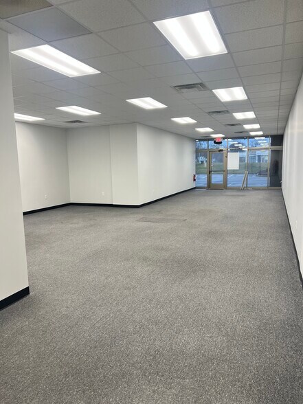 More Photos Of 5020 Beltline Ave NE, Grand Rapids Office Residential For Lease