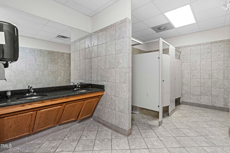 More Photos Of 5706 Chapel Hill Rd, Raleigh Office Residential For Lease