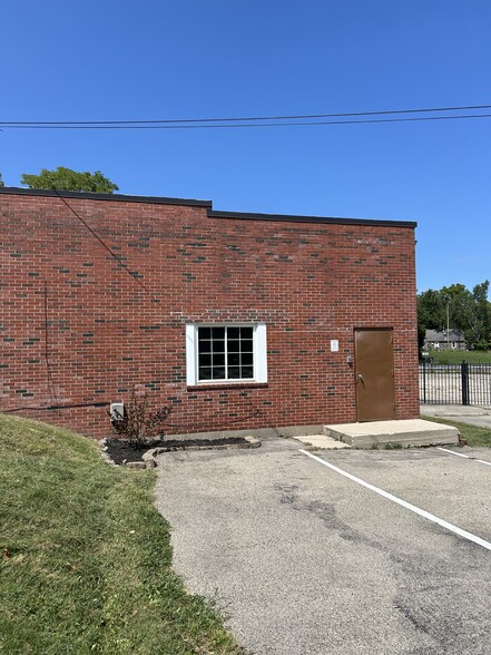 Primary Photo Of 29-35 Brussels Ave, Englewood Warehouse For Lease