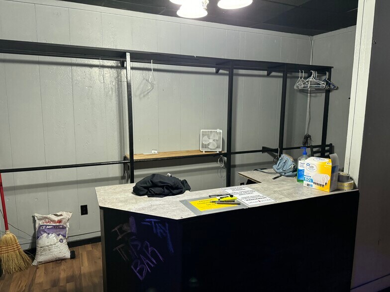 More Photos Of 3080 W State St, Bristol Bar For Sale