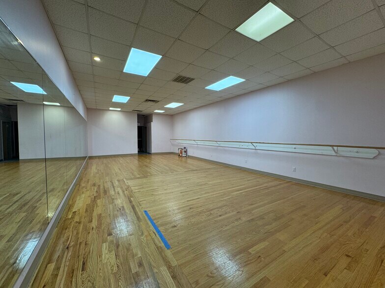 More Photos Of 177-185 Jerusalem Ave, Massapequa Unknown For Lease