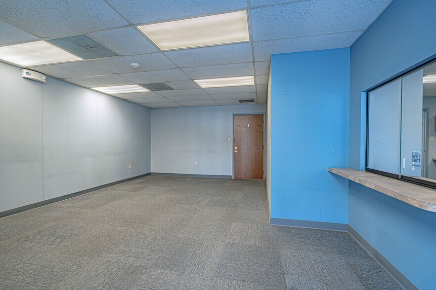 More Photos Of 2428 Walbert Ave, Allentown Flex For Lease