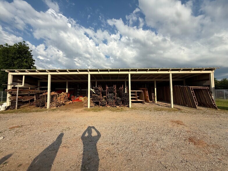 More Photos Of 1128 SW 17th St, Oklahoma City Warehouse For Sale
