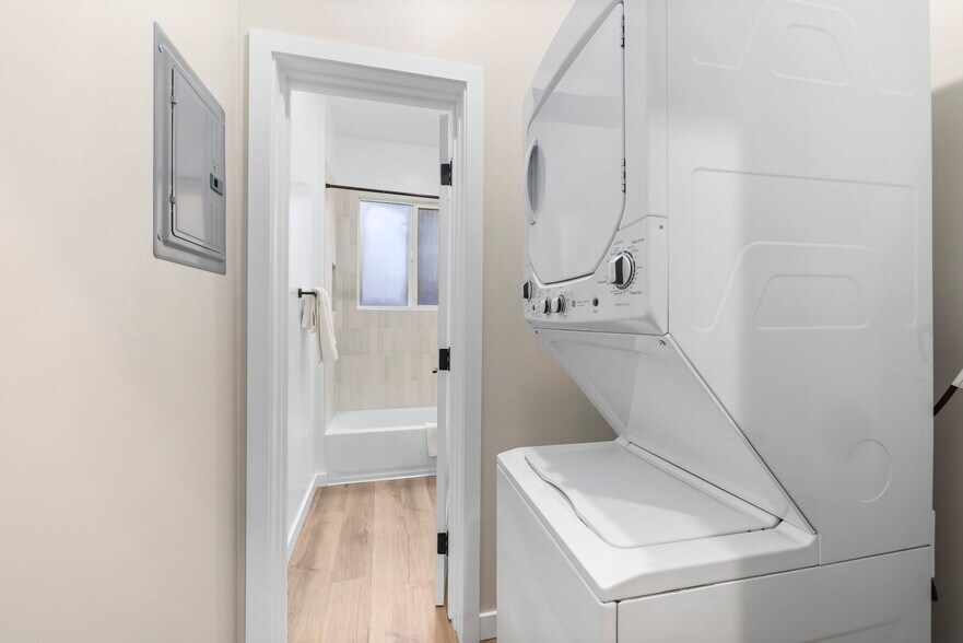 More Photos Of 1827 E 4th St, Long Beach Apartments For Sale