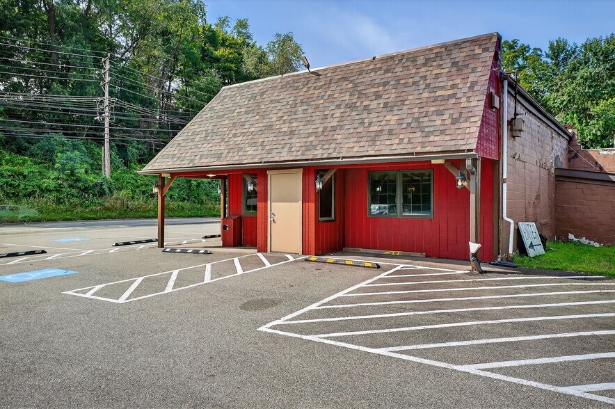 More Photos Of 550 McKeesport Rd, Elizabeth Freestanding For Sale