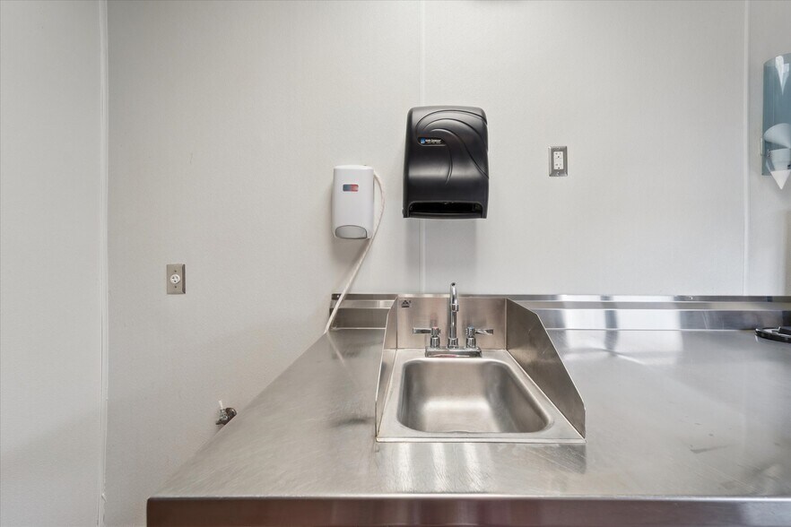 More Photos Of 1601 Butler Ave, Tybee Island Restaurant For Lease