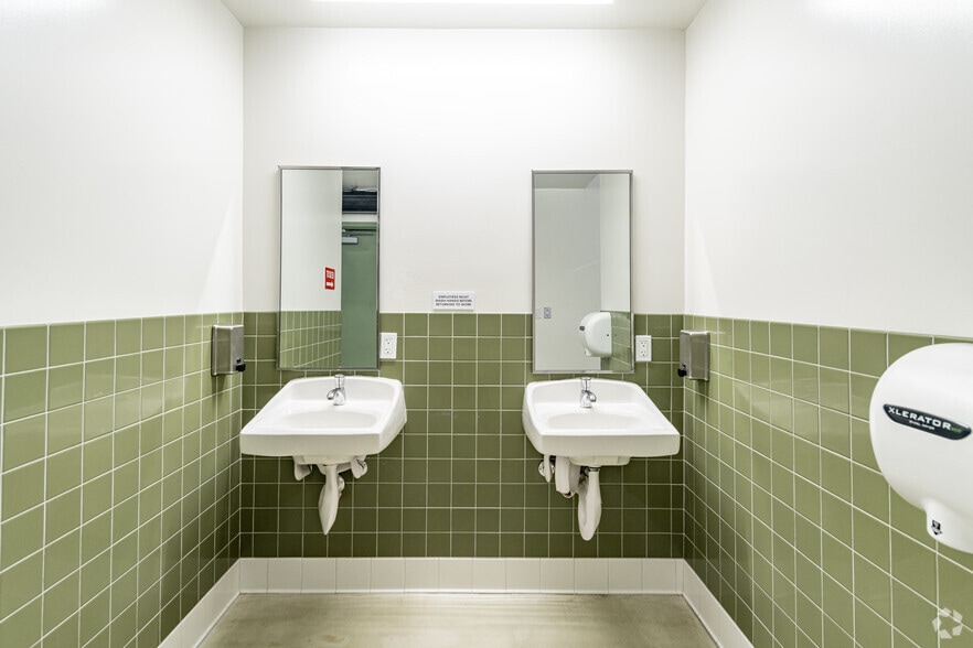 More Photos Of 16711-16725 Hawthorne Blvd, Lawndale Unknown For Lease