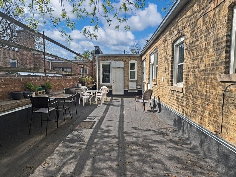 More Photos Of 1529 Greenleaf St, Evanston Apartments For Sale