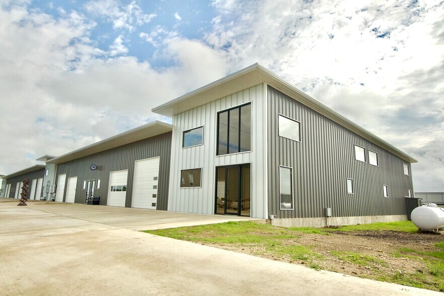 Primary Photo Of 190 Ninety Four Ln, Taylor Light Manufacturing For Sale