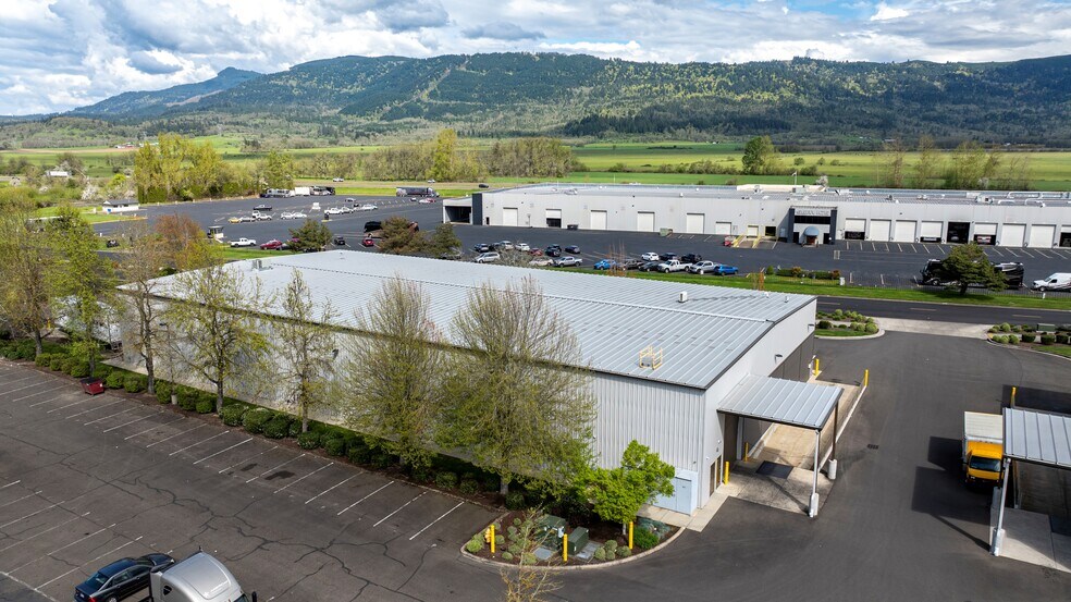 More Photos Of 91370 N Coburg Industrial Way, Coburg Manufacturing For Lease