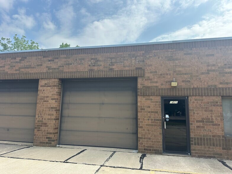 More Photos Of 9423-9435 Mercantile Dr, Mentor Manufacturing For Lease