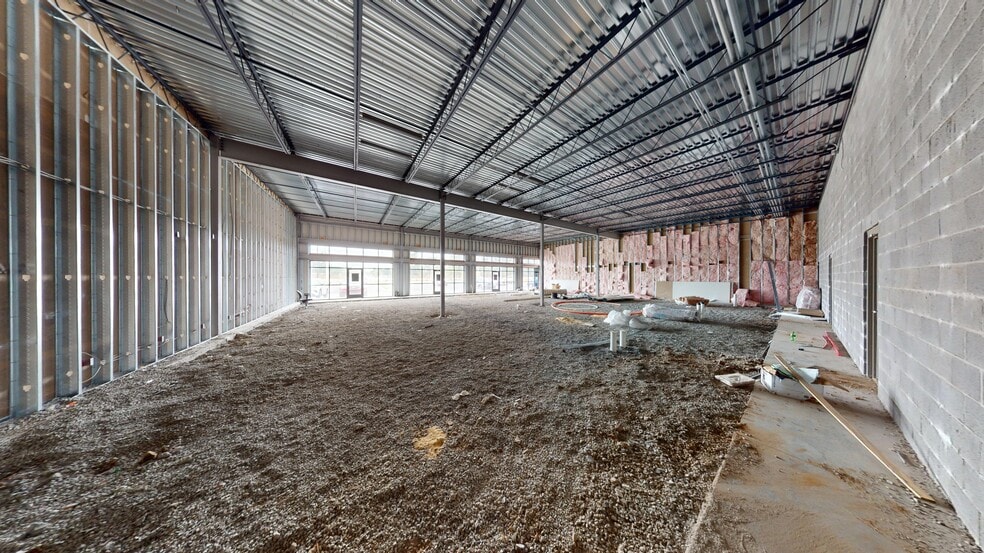 More Photos Of 106 Collier Rd, Clarksville Storefront Retail Office For Lease