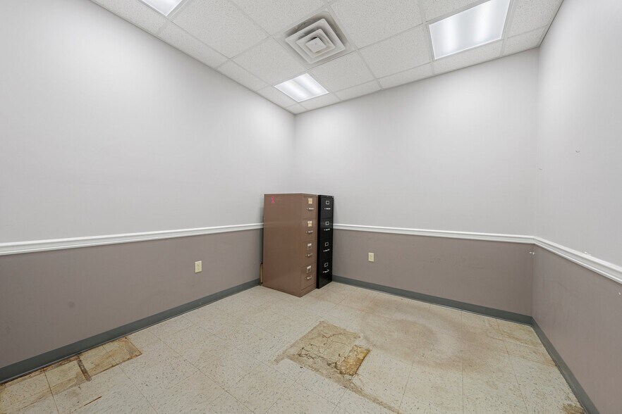 More Photos Of 300 Samson St, Glasgow Light Manufacturing For Sale