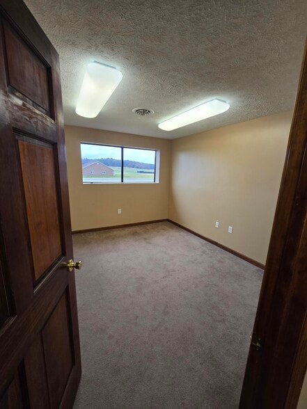 More Photos Of 4501 W Deyoung St, Marion Medical For Lease