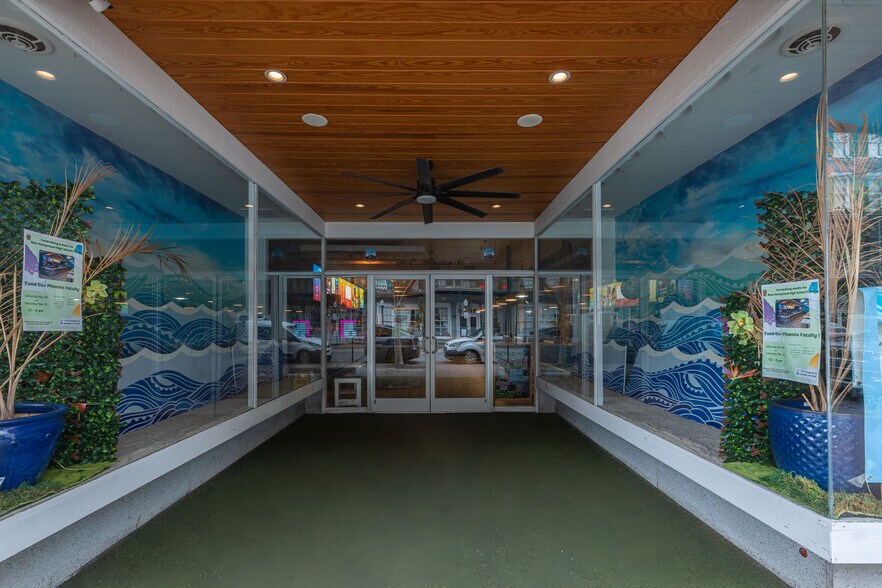 More Photos Of 110 E Broughton St, Savannah Storefront For Lease