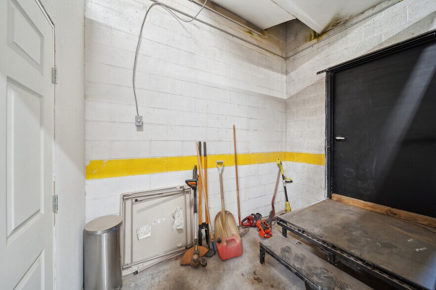 More Photos Of 4434-4437 S 74th Ave, Tulsa Warehouse For Sale