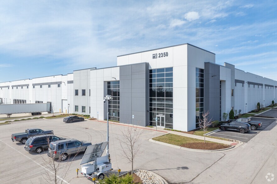 More Photos Of 2350 Frieder Ln, Aurora Warehouse For Lease