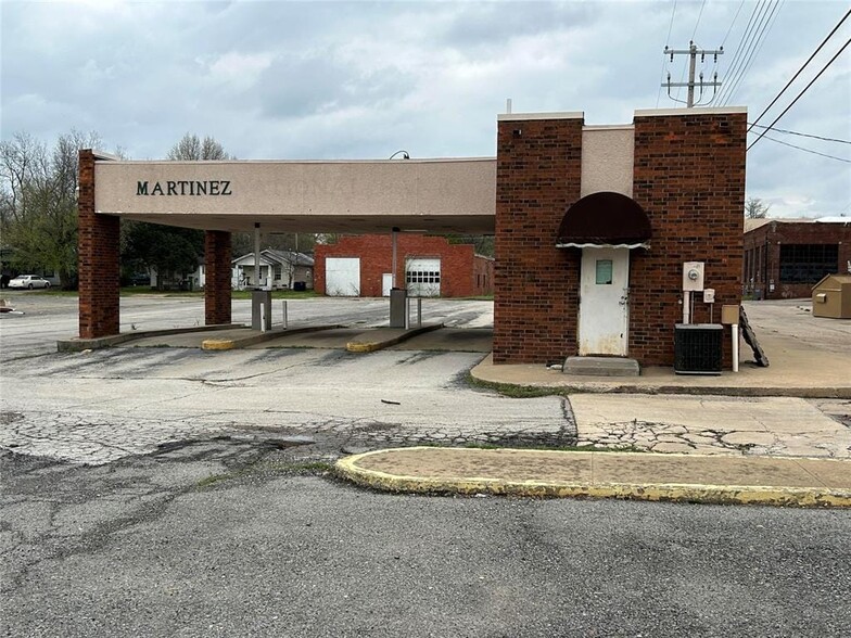 Primary Photo Of 216 S Muskogee Ave, Wewoka Storefront Retail Office For Sale