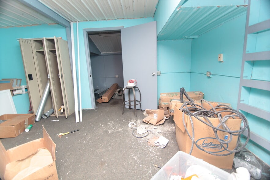 More Photos Of 4706 12th St, Rock Island Auto Dealership For Sale