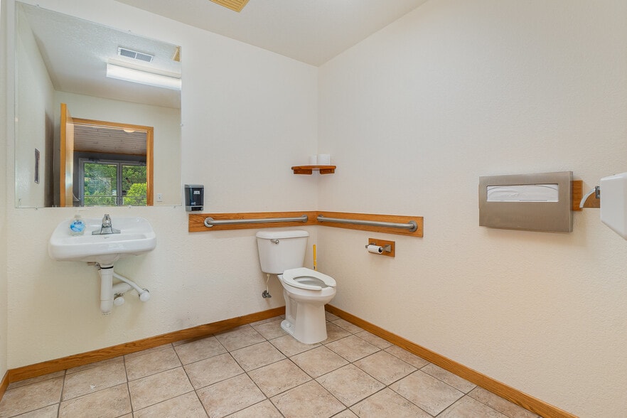 More Photos Of 635 N Center Rd, Saginaw Office For Sale