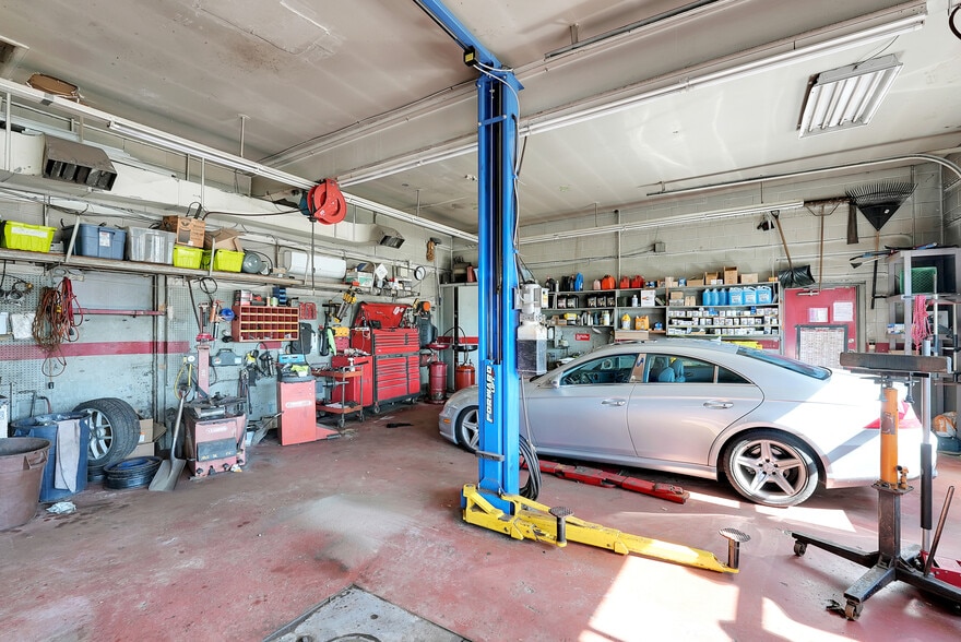 More Photos Of 6499 Lundys Ln, Niagara Falls Auto Repair For Sale
