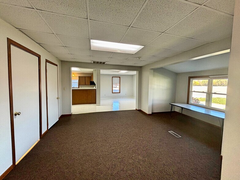 More Photos Of 405 W Division St, Coal City Medical For Sale