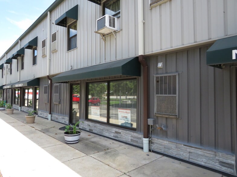 More Photos Of 113-137 W Wapella St, Minooka General Retail For Lease