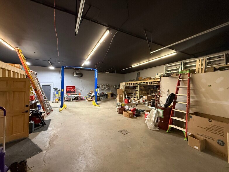 More Photos Of 508 Riverside St, Portland Auto Repair For Lease